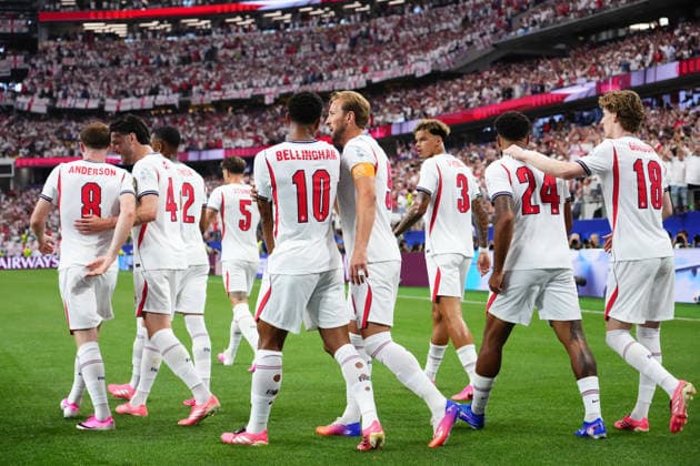 England v Croatia: Group L - FIFA World Cup, WM, Weltmeisterschaft, Fussball 2026 Harry Kane of England celebrates a goal with teammates during the FIFA World Cup 2026 Group L match between England and Croatia at Dallas Stadium on June 17, 2026 in Arlington, Texas. Arlington TX United States  Copyright: xJosexBretonx originalFilename:bretonhernandez-englandv260617_npi6o.jpg