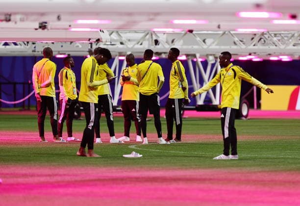 FIFA World Cup, WM, Weltmeisterschaft, Fussball 2026 - South Africa press conference, PK, Pressekonferenz South Africa players inspect under grow light the pitch of the Atlanta Stadium following a press conference in Atlanta, Georgia, USA, 17 June 2026. South Africa will face Czechia on 18 June in a FIFA World Cup 2026 group A match. ATLANTA United States  Copyright: xRONALDxWITTEKx