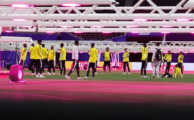 FIFA World Cup, WM, Weltmeisterschaft, Fussball 2026 - South Africa press conference, PK, Pressekonferenz South Africa players inspect under grow light the pitch of the Atlanta Stadium following a press conference in Atlanta, Georgia, USA, 17 June 2026. South Africa will face Czechia on 18 June in a FIFA World Cup 2026 group A match. ATLANTA United States  Copyright: xRONALDxWITTEKx