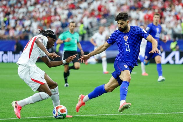 England v Croatia: Group L - FIFA World Cup, WM, Weltmeisterschaft, Fussball 2026 Noni Madueke of England in action against Josko Gvardiol of Croatia during the FIFA World Cup 2026 Group L match between England and Croatia at Dallas Stadium on June 17, 2026 in Dallas, Texas.  SanjinxStrukic PIXSELL