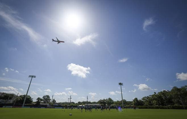 June 17, 2026, Tampa, Florida, USA: A plane is seen on approach to Tampa International Airport as members of the Cape Verde National Football team practice Wednesday, June 17, 2026 in Tampa. Tampa USA - ZUMAs70_ 0859404512st Copyright: xChrisxUrsox