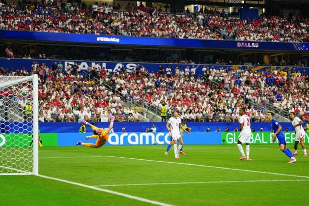 Jordan Pickford of England is unable to stop the shot from Martin Baturina of Croatia England v Croatia, 2026 FIFA World Cup, WM, Weltmeisterschaft, Fussball Group L, Football, Dallas Stadium, Arlington, Texas, USA - 17 Jun 2026Arlington Dallas Stadium Texas (TX) United States of America EDITORIAL USE ONLY No use with unauthorised audio, video, data, fixture lists, club league logos or live services. Online in-match use limited to 120 images, no video emulation. No use in betting, games or single club league player publications.  Copyright: xJavierxGarcia Shutterstockx 16928920bv