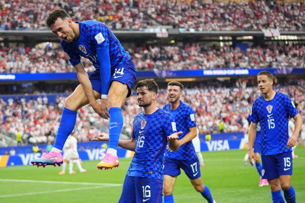 FIFA World Cup, WM, Weltmeisterschaft, Fussball 2026 - Group L - England vs Croatia Martin Baturina of Croatia (C) celebrates scoring the 1-1 goal as his teammate Ivan Perisic (L) jumps over him in celebration during the FIFA World Cup 2026 group stage match England against Croatia, in Dallas, Texas, USA, 17 June 2026. DALLAS United States  Copyright: xJEFFREYxMCWHORTERx