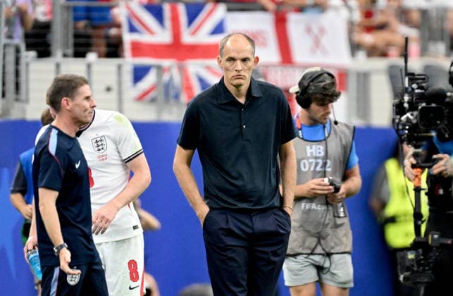 FIFA World Cup, WM, Weltmeisterschaft, Fussball 2026 - Group L - England vs Croatia England head coach Thomas Tuchel looks on during a hydration break during the FIFA World Cup 2026 group stage match England against Croatia, in Dallas, USA, 17 June 2026. DALLAS United States  Copyright: xALBERTxPENAx
