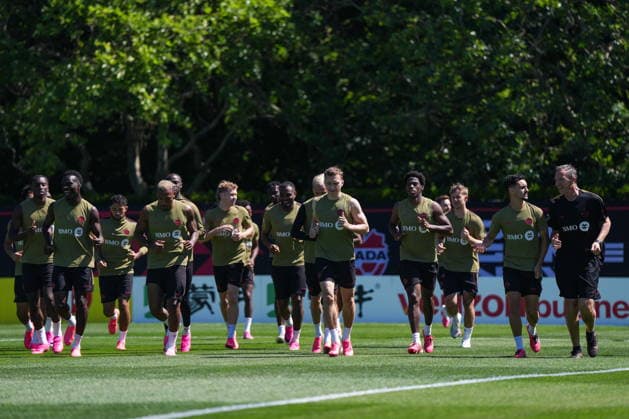 June 16, 2026, Vancouver, Bc, CANADA: Canada s Alistair Johnston, front centre, and his teammates jog around the field during a FIFA World Cup, WM, Weltmeisterschaft, Fussball soccer training session, in Vancouver, on Tuesday, June 16, 2026. Canada News - June 16, 2026  - ZUMAc35_ 20260616_zaf_c35_173 Copyright: xDarrylxDyckx