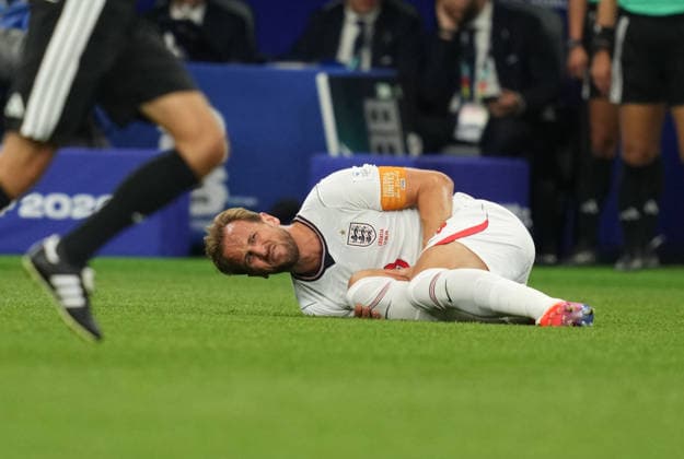 Harry Kane of England lies on the ground during the match between England and Croatia in Group L of the 2026 FIFA World Cup at Dallas Stadium in Arlington, United States, on June 17, 2026. Photo by Thor Wegner, DeFodi Images,detected_source_language