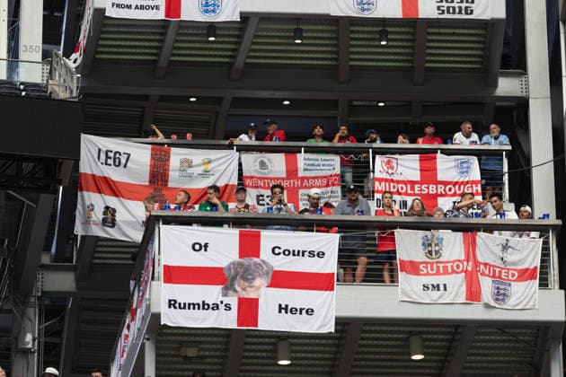 June 17, 2026, Arlington, Texas, USA: Fans hang flags before the 2026 FIFA World Cup, WM, Weltmeisterschaft, Fussball Group L match between England and Croatia at Dallas Stadium in Arlington, Texas. World Cup 2026: England Vs Croatia  - ZUMAh193 20260617_zsp_h193_015 Copyright: xDanielxMcGregor-Huyerx