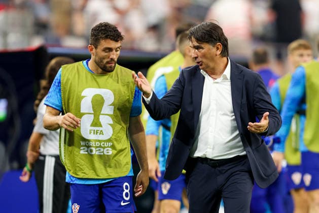 England v Croatia: Group L - FIFA World Cup, WM, Weltmeisterschaft, Fussball 2026 Mateo Kovacic of Croatia speaks with head coach of Crotia Zlatko Dalic during the FIFA World Cup 2026 Group L match between England and Croatia at Dallas Stadium on June 17, 2026 in Dallas, Texas.  SanjinxStrukic PIXSELL