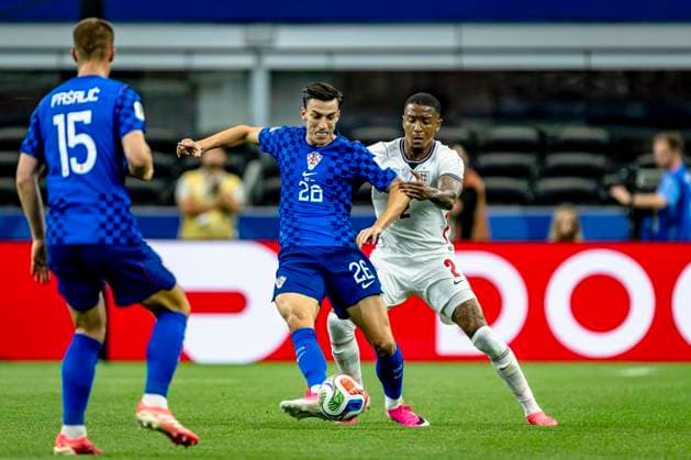 DALLAS — Petar Musa of Croatia and Ezri Konsa of England during the 2026 World Cup at AT&T Stadium on June 17, 2026, in Dallas, United States. Photo by Stefan Koops, EYE4IMAGES, DeFodi Images,detected_source_language