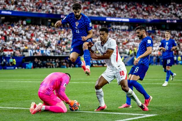 DALLAS lr Goalkeeper Dominik Livakovic of Croatia, Josko Gvardiol of Croatia, Jude Bellingham of England, and Josip Sutalo of Croatia during the 2026 World Cup at AT&T Stadium on June 17, 2026 in Dallas, United States. Photo by Stefan Koops, EYE4IMAGES, DeFodi Images,detected_source_language