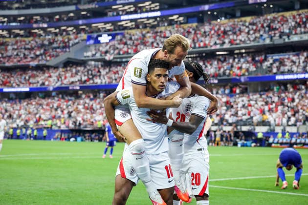 England v Croatia, FIFA World Cup, WM, Weltmeisterschaft, Fussball 2026 England midfielder Jude Bellingham (10) scores a GOAL 3-2 and celebrates England forward Harry Kane (9) during the England v Croatia FIFA WORLD CUP 2026 Group L match at Dallas Stadium, Arlington, United States on 17 June 2026 Credit: Phil Duncan Every Second Media Editorial use only. All images are copyright Every Second Media Limited. No images may be reproduced without prior permission. Copyright: xIMAGO EveryxSecondxMediax ESM-2042-0041 PhilxDuncanx xEveryxSecondxMediax