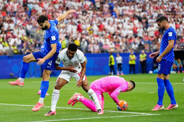England v Croatia: Group L - FIFA World Cup, WM, Weltmeisterschaft, Fussball 2026 Dominik Livakovic, Josko Gvardiol of Croatia and Jude Bellingham of England compete for the ball during the FIFA World Cup 2026 Group L match between England and Croatia at Dallas Stadium on June 17, 2026 in Arlington, Texas. Arlington TX United States  Copyright: xJosexBretonx originalFilename:bretonhernandez-englandv260617_npCCg.jpg