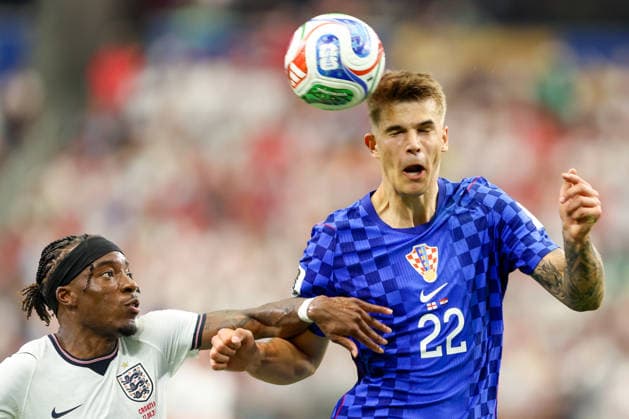 England v Croatia: Group L - FIFA World Cup, WM, Weltmeisterschaft, Fussball 2026 Noni Madueke of England and Luka Vuskovic of Croatia competes for the ball during the FIFA World Cup 2026 Group L match between England and Croatia at Dallas Stadium on June 17, 2026 in Dallas, Texas.  SanjinxStrukic PIXSELL