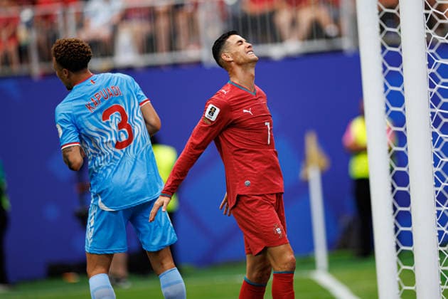 Steve Kapuadi and Cristiano Ronaldo seen during FIFA World Cup, WM, Weltmeisterschaft, Fussball 2026 game between national teams of Portugal and DR Congo (Grzegorz Wajda Ball Raw Images) Arlington Dallas Stadium USA Copyright: xGrzegorzxWajdax grzegorzwajda_portugal_congo_2526_7-98