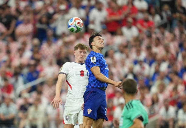 Elliot Anderson of England and Petar Musa of Croatia battle for the ball during the England vs. Croatia match in Group L of the 2026 FIFA World Cup at Dallas Stadium in Arlington, United States, on June 17, 2026. Photo by DeFodi Images (Thor Wegner),detected_source_language