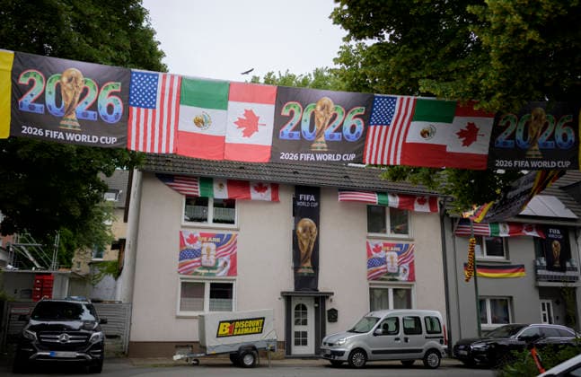 Flaggenmeer zur Fussball WM in der Rullichstrasse in Essen, am 17.06.2026 in Essen Deutschland. *** A sea of flags for the World Cup on Rullichstrasse in Essen, on June 17, 2026, in Essen, Germany,detected_source_language