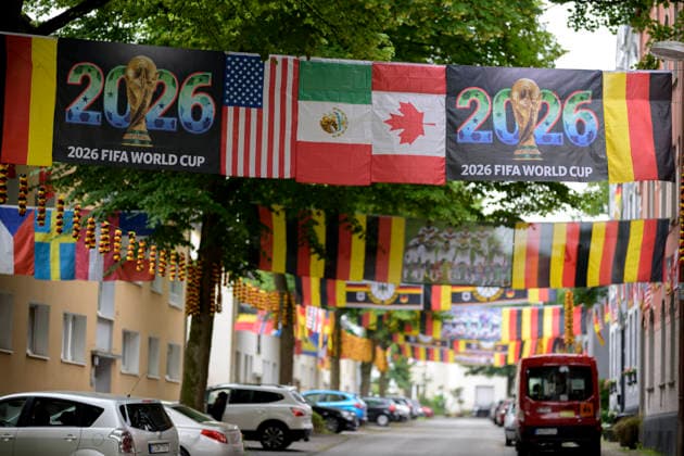 Flaggenmeer zur Fussball WM in der Rullichstrasse in Essen, am 17.06.2026 in Essen Deutschland. *** A sea of flags for the World Cup on Rullichstrasse in Essen, on June 17, 2026, in Essen, Germany,detected_source_language