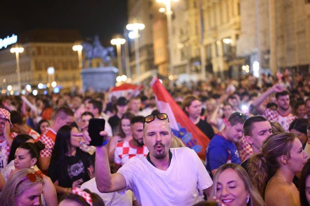 260617_PXL_fans world cup 2026 Fan atmosphere while watching the match between Croatia and England in the central square in Zagreb, Croatia, on June 17, 2026.  NevaxZganec PIXSELL