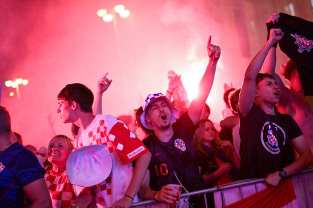 260617_PXL_fans world cup 2026 Fan atmosphere while watching the match between Croatia and England in the central square in Zagreb, Croatia, on June 17, 2026.  NevaxZganec PIXSELL