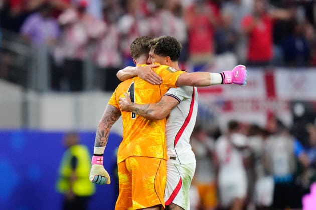 England v Croatia: Group L - FIFA World Cup, WM, Weltmeisterschaft, Fussball 2026 John Stones and Jordan Pickford of England celebrate a goal scored by Marcus Rashford of England during the FIFA World Cup 2026 Group L match between England and Croatia at Dallas Stadium on June 17, 2026 in Arlington, Texas. Arlington TX United States  Copyright: xJosexBretonx originalFilename:bretonhernandez-englandv260617_npxiQ.jpg