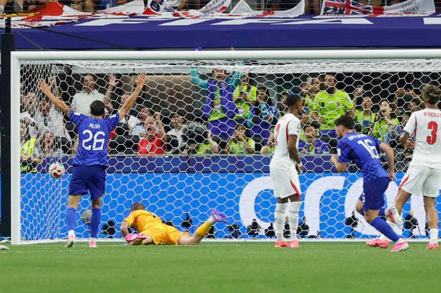 Martin Baturina (2-R) of Croatia scores a goal during a Group L match at the 2026 FIFA World Cup, WM, Weltmeisterschaft, Fussball between England and Croatia at AT&T Stadium in Dallas, USA, 17 June 2026. FIFA World Cup 2026 - Group L - England vs Croatia !ACHTUNG: NUR REDAKTIONELLE NUTZUNG!  Copyright: xMariscalx GR3472 20260617-55020628215_1