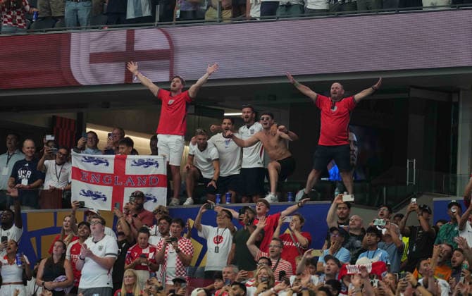 English fans celebrate during the England vs. Croatia match in Group L of the 2026 FIFA World Cup at Dallas Stadium in Arlington, United States, on June 17, 2026. Thor Wegner, DeFodi Images. Photo by DeFodi Images,detected_source_language