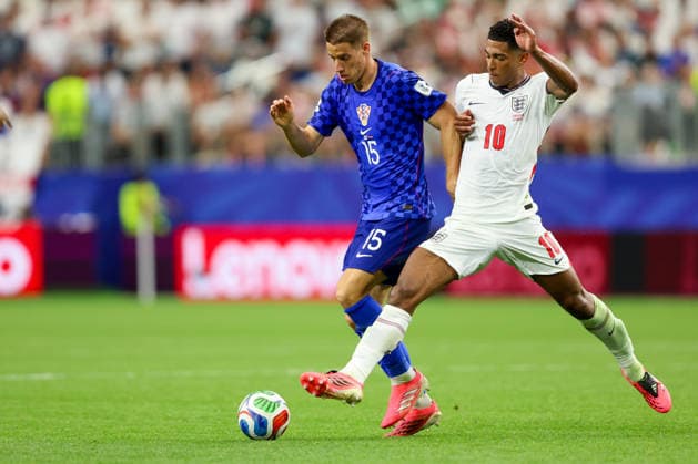 England v Croatia: Group L - FIFA World Cup, WM, Weltmeisterschaft, Fussball 2026 Mario Pasalic of Croatia and Jude Bellingham of England competes for the ball during the FIFA World Cup 2026 Group L match between England and Croatia at Dallas Stadium on June 17, 2026 in Dallas, Texas.  SanjinxStrukic PIXSELL