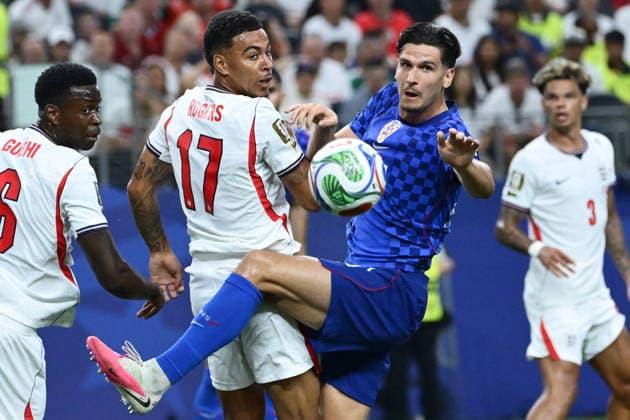 Dallas, Texas, USA, 170626. Dallas Stadium. FIFA World Cup, WM, Weltmeisterschaft, Fussball 2026. Football match, 1st round, Group L, England - Croatia. In the photo: Morgan Rogers, Igor Matanovic. Photo: Boris Kovacev CROPIX Copyright: xxBorisxKovacevx engleska_hrvatska73-170626