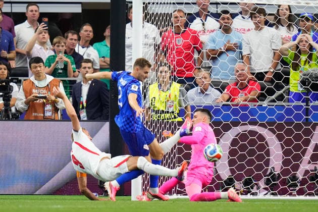 June 17, 2026, Arlington, Texas, United States: Harry Kane of England, Josip Stanisic and Dominik Livakovic of Croatia compete for the ball during the FIFA World Cup, WM, Weltmeisterschaft, Fussball 2026 Group L match between England and Croatia at Dallas Stadium on June 17, 2026 in Arlington, Texas. England V Croatia: Group L - FIFA World Cup 2026  - ZUMAa181 20260617_zaa_a181_065 Copyright: xJosexBretonx