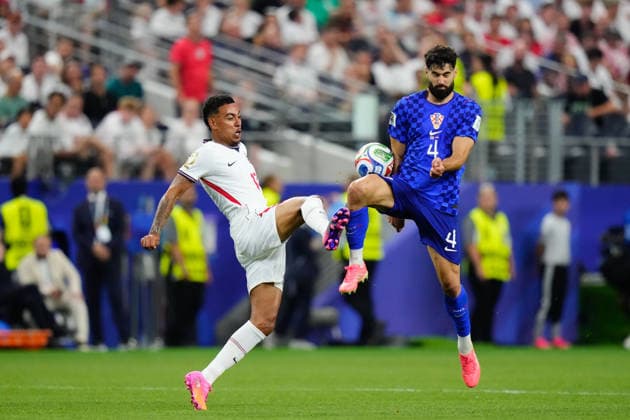 England v Croatia: Group L - FIFA World Cup, WM, Weltmeisterschaft, Fussball 2026 Morgan Rogers of England and Josko Gvardiol of Croatia compete for the ball during the FIFA World Cup 2026 Group L match between England and Croatia at Dallas Stadium on June 17, 2026 in Arlington, Texas. Arlington TX United States  Copyright: xJosexBretonx originalFilename:bretonhernandez-englandv260617_npW1I.jpg