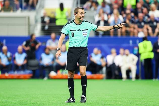 RECORD DATE NOT STATED FIFA World Cup, WM, Weltmeisterschaft, Fussball 2026 - Group L - England v Croatia Referee Clement Turpin during the match between England and Croatia in the first round of Group L of the 2026 FIFA World Cup group stage at Dallas Stadium, in Texas, United States, on Wednesday, June 17, 2026.(Foto: William Volcov Brazil Photo Press IMAGO) Sports Arlington TX United States of America Copyright: xWILLIAMxVOLCOVx
