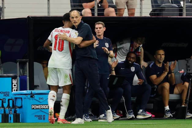 England s Jude Bellingham (L) celebrates with head coach Thomas Tuchel (R) during a Group L match at the 2026 FIFA World Cup, WM, Weltmeisterschaft, Fussball between England and Croatia at AT&T Stadium in Dallas, USA, 17 June 2026. FIFA World Cup 2026 - Group L - England vs Croatia !ACHTUNG: NUR REDAKTIONELLE NUTZUNG!  Copyright: xMariscalx GR4026 20260617-55020628525_1