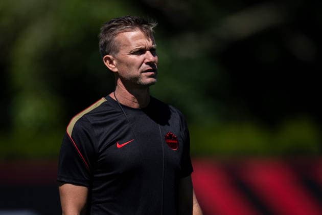 June 17, 2026, Vancouver, Bc, CANADA: Canada s head coach Jesse Marsch watches during a FIFA World Cup, WM, Weltmeisterschaft, Fussball soccer training session, in Vancouver, on Wednesday, June 17, 2026. Canada News - June 17, 2026  - ZUMAc35_ 20260617_zaf_c35_132 Copyright: xEthanxCairnsx