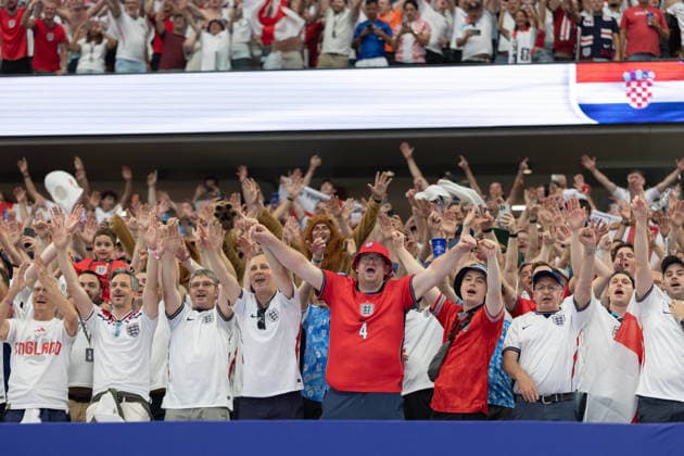 June 17, 2026, Arlington, Texas, USA: England fans celebrate after winning the 2026 FIFA World Cup, WM, Weltmeisterschaft, Fussball Group L match against Croatia at Dallas Stadium in Arlington, Texas. England defeated Croatia, 4-2. Arlington USA - ZUMAh193 20260617_zsp_h193_087 Copyright: xDanielxMcGregor-Huyerx
