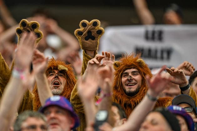June 17, 2026: England fans celebrate their victory after the FIFA World Cup, WM, Weltmeisterschaft, Fussball group stage action between England and Croatia at Dallas Stadium in Arlington, Texas. England defeated Croatia 4-2 Cal Media FIFA World Cup 2026: Croatia Vs England JUN 17  - ZUMAc04_ 20260617_zma_c04_118 Copyright: xMichaelxDornx