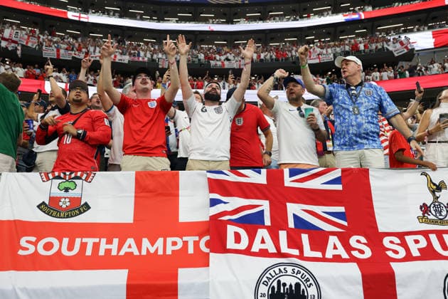England fans sing Sweet Caroline celebrating winning the match during the FIFA World Cup, WM, Weltmeisterschaft, Fussball 2026 match between England and Croatia at AT&T Stadium, Dallas, USA on 17 June 2026. Copyright: xPeterxDovganx 45080106