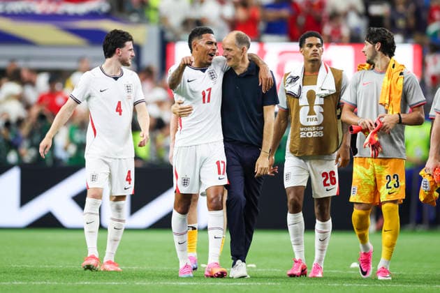 England v Croatia, FIFA World Cup, WM, Weltmeisterschaft, Fussball 2026 England Head Coach Thomas Tuchel GER celebrates and congratulates England midfielder Morgan Rogers (17) during the England v Croatia FIFA WORLD CUP 2026 Group L match at Dallas Stadium, Arlington, United States on 17 June 2026 Credit: Phil Duncan Every Second Media Editorial use only. All images are copyright Every Second Media Limited. No images may be reproduced without prior permission. Copyright: xIMAGO EveryxSecondxMediax ESM-2042-0062 PhilxDuncanx xEveryxSecondxMediax