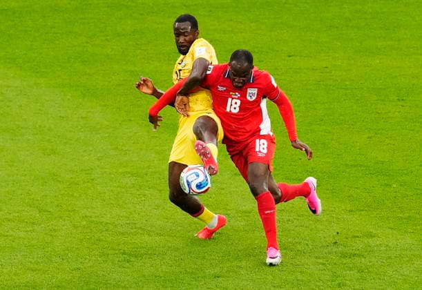 June 17, 2026, Toronto, On, CANADA: Ghana s Elisha Owusu (left) and Panama s Cecilio Waterman (18) vie for the ball during the first half of a World Cup Group L soccer match, in Toronto, on Wednesday, June 17, 2026. Canada News - June 17, 2026  - ZUMAc35_ 20260617_zaf_c35_168 Copyright: xChrisxYoungx