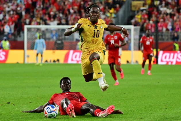 FIFA World Cup, WM, Weltmeisterschaft, Fussball 2026 - Group L - Ghana vs Panama Brandon Thomas-Asante of Ghana (R) in action against Jose Cordoba of Panama (L) in the play that led to the 1-0 goal during the FIFA World Cup 2026 group stage match Ghana against Panama, in Toronto, Canada, 17 June 2026. TORONTO Canada  Copyright: xEDUARDOxLIMAx