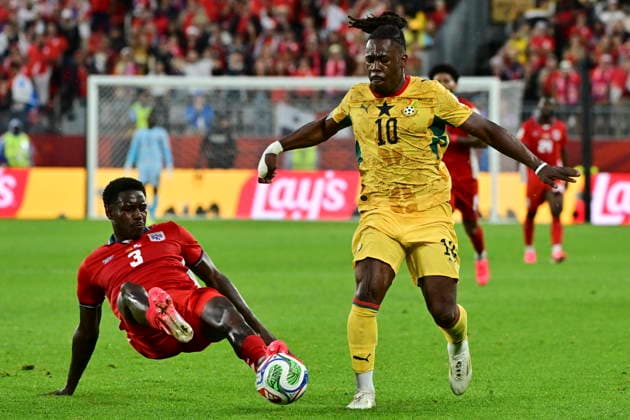 FIFA World Cup, WM, Weltmeisterschaft, Fussball 2026 - Group L - Ghana vs Panama Brandon Thomas-Asante of Ghana (R) in action against Jose Cordoba of Panama (L) in the play that led to the 1-0 goal during the FIFA World Cup 2026 group stage match Ghana against Panama, in Toronto, Canada, 17 June 2026. TORONTO Canada  Copyright: xEDUARDOxLIMAx