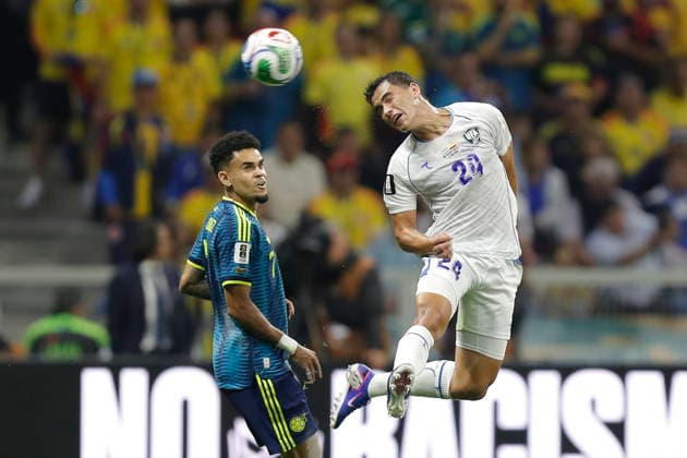 FIFA World Cup, WM, Weltmeisterschaft, Fussball 2026 - Group K - Uzbekistan vs Colombia Behruzjon Karimov (R) of Uzbekistan vies for the ball with Luis Diaz (L) of Colombia during the FIFA World Cup 2026 group stage K match at Azteca Stadium in Mexico City, Mexico, 17 June 2026. Mexico City Mexico  Copyright: xISAACxESQUIVELx