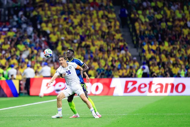 FIFA WORLD CUP 2026 UZBEKISTAN VS COLOMBIA FIFA WORLD CUP 2026 UZBEKISTAN VS COLOMBIA UZBEKISTAN VS COLOMBIA 06 17 2026 MEXICO CITY, MEXICO Action photo of Eldor SHOMURODOV (14) of Uzbekistan and Davinson SANCHEZ (23) of Colombia during the Round 1 Group K match of the 2026 FIFA World Cup held at the Estadio Ciudad de Mexico in Mexico City Action photo of Eldor SHOMURODOV (14) of Uzbekistan and Davinson SANCHEZ, 23, of Colombia, during a Round 1 Group K match of the 2026 FIFA World Cup held at the Estadio Ciudad de Mexico in Mexico City. PHOTO BY IMAGENSHOP PHOTO AGENCY, MEXICO CITY, MEXICO CITY, MEXICO,detected_source_language Copyright: xYOALIxMARTINEZx