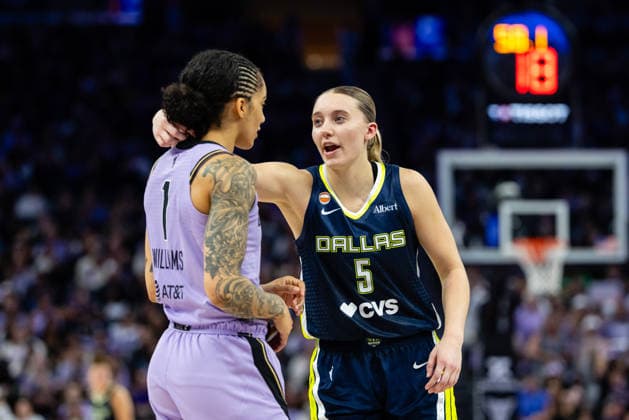 SAN FRANCISCO, CA - JUNE 17: Gabby Williams 1 of the Golden State Valkyries and Paige Bueckers 5 of the Dallas Wings interact during a WNBA, Basketball Damen, USA Commissioner™s Cup game on June 17, 2026 at Chase Center in San Francisco, CA. (Photo by Matthew Huang Icon Sportswire) WNBA: JUN 17 Dallas Wings at Golden State Valkyries EDITORIAL USE ONLY Icon260617033