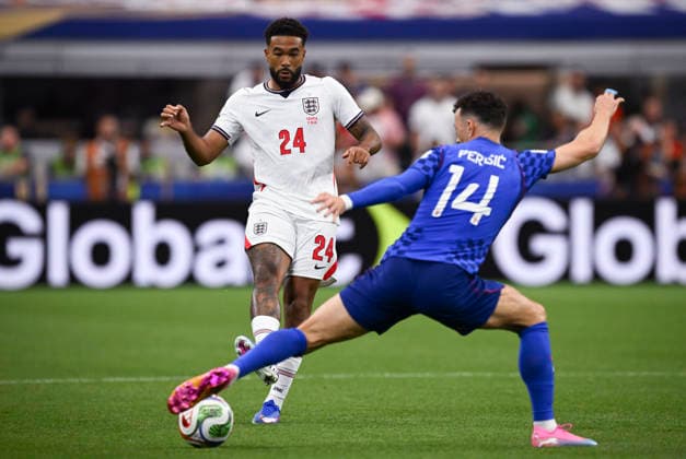 (260618) -- DALLAS, June 18, 2026 -- Reece James (L) of England vies with Ivan Perisic of Croatia during the group L match between England and Croatia at the 2026 FIFA World Cup, WM, Weltmeisterschaft, Fussball at the Dallas Stadium in Dallas, the United States, on June 17, 2026. ) (SP)U.S.-DALLAS-FOOTBALL-FIFA WORLD CUP-GROUP L-ENG VS CRO WuxXiaoling 