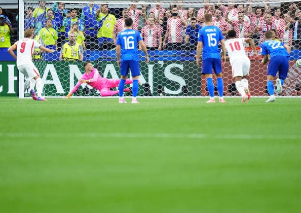 (260618) -- DALLAS, June 18, 2026 -- Harry Kane (1st L) of England scores from a penalty kick during the group L match between England and Croatia at the 2026 FIFA World Cup, WM, Weltmeisterschaft, Fussball at the Dallas Stadium in Dallas, the United States, on June 17, 2026. ) (SP)U.S.-DALLAS-FOOTBALL-FIFA WORLD CUP-GROUP L-ENG VS CRO JiaxHaocheng 