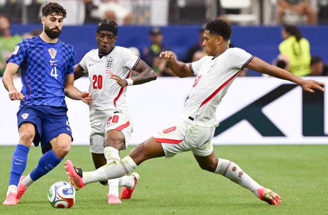 (260618) -- DALLAS, June 18, 2026 -- Jude Bellingham (R) and Noni Madueke (C) of England compete with Josko Gvardiol of Croatia during the group L match between England and Croatia at the 2026 FIFA World Cup, WM, Weltmeisterschaft, Fussball at the Dallas Stadium in Dallas, the United States, on June 17, 2026. ) (SP)U.S.-DALLAS-FOOTBALL-FIFA WORLD CUP-GROUP L-ENG VS CRO WuxXiaoling 