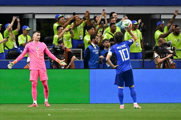 (260618) -- DALLAS, June 18, 2026 -- Luka Modric (R) and goalkeeper Dominik Livakovic of Croatia are seen during the group L match between England and Croatia at the 2026 FIFA World Cup, WM, Weltmeisterschaft, Fussball at the Dallas Stadium in Dallas, the United States, on June 17, 2026. ) (SP)U.S.-DALLAS-FOOTBALL-FIFA WORLD CUP-GROUP L-ENG VS CRO WuxXiaoling 