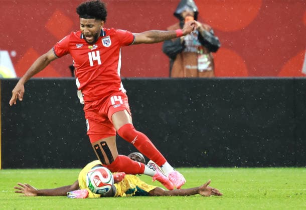 (260618) -- TORONTO, June 18, 2026 -- Carlos Harvey (top) of Panama competes during the group L match between Ghana and Panama at the 2026 FIFA World Cup, WM, Weltmeisterschaft, Fussball at Toronto Stadium in Toronto, Canada, on June 17, 2026. (Photo by Xinhua) (SP)CANADA-TORONTO-FOOTBALL-FIFA WORLD CUP-GROUP L-GHA VS PAN YangxShu 