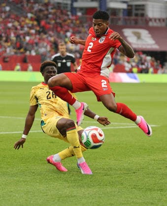(260618) -- TORONTO, June 18, 2026 -- Marvin Senaya (L) of Ghana vies with Cesar Blackman of Panama during the group L match between Ghana and Panama at the 2026 FIFA World Cup, WM, Weltmeisterschaft, Fussball at Toronto Stadium in Toronto, Canada, on June 17, 2026. (Photo by Xinhua) (SP)CANADA-TORONTO-FOOTBALL-FIFA WORLD CUP-GROUP L-GHA VS PAN ZouxZheng 