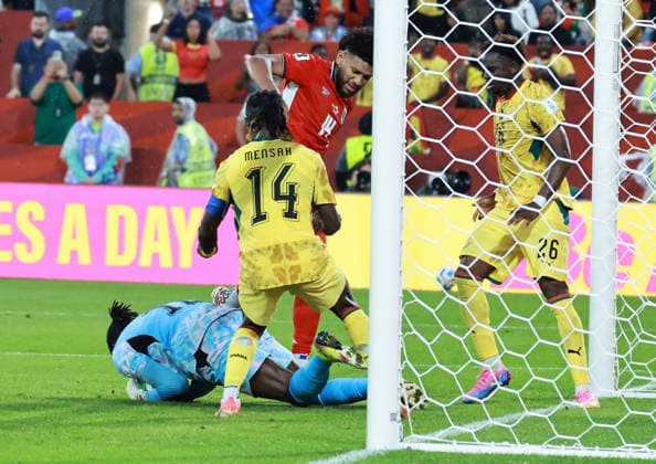 (260618) -- TORONTO, June 18, 2026 -- Benjamin Asare, goalkeeper of Ghana, saves a goal during the group L match between Ghana and Panama at the 2026 FIFA World Cup, WM, Weltmeisterschaft, Fussball at Toronto Stadium in Toronto, Canada, on June 17, 2026. (Photo by Xinhua) (SP)CANADA-TORONTO-FOOTBALL-FIFA WORLD CUP-GROUP L-GHA VS PAN YangxShu 
